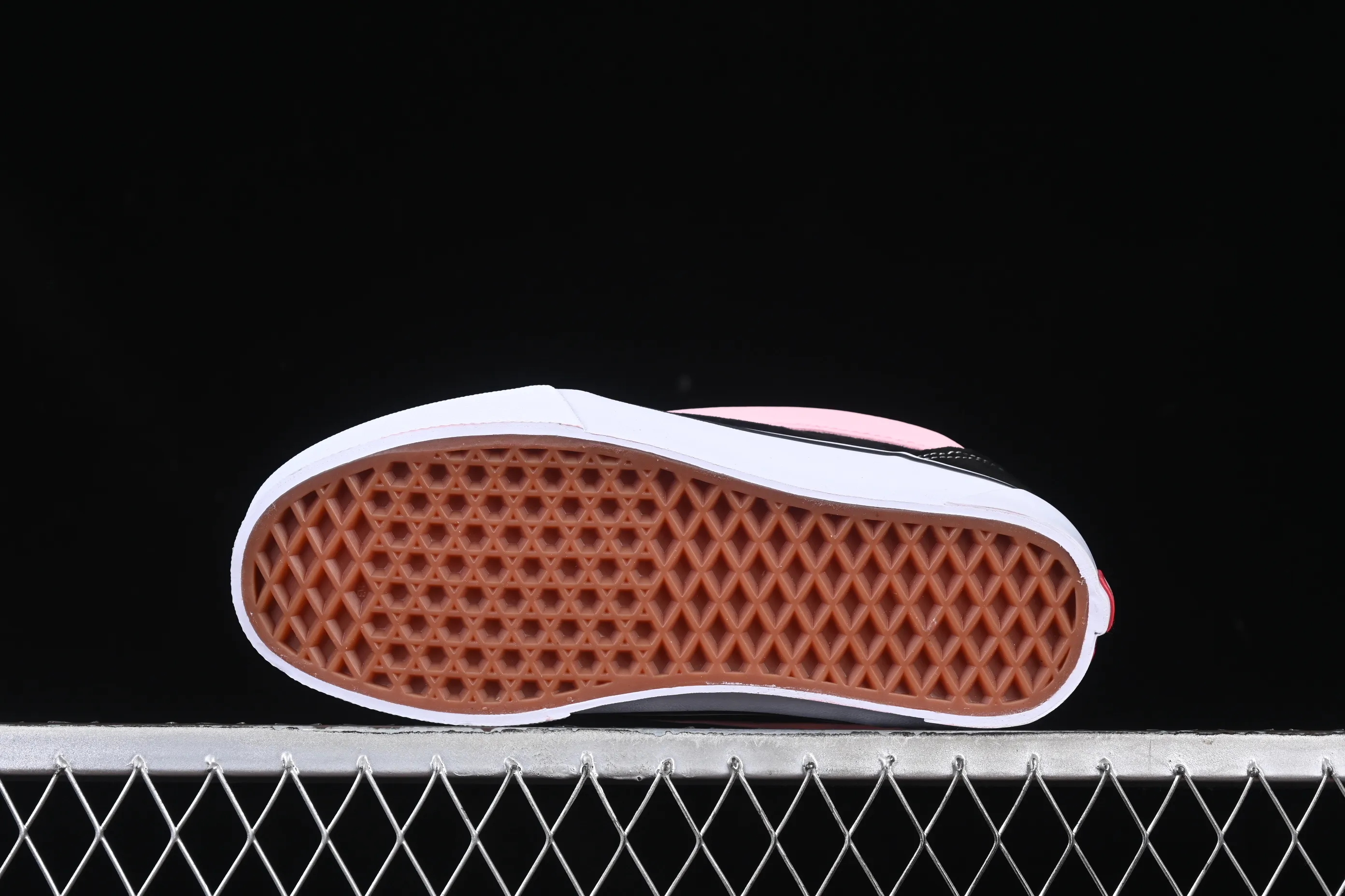 All categories Vans Vans series Vans Low Vans low-top Vans Knu Skool black and pink color comfortable and fashionable non-slip wear-resistant low-top casual sneakers VN0009QCB9P